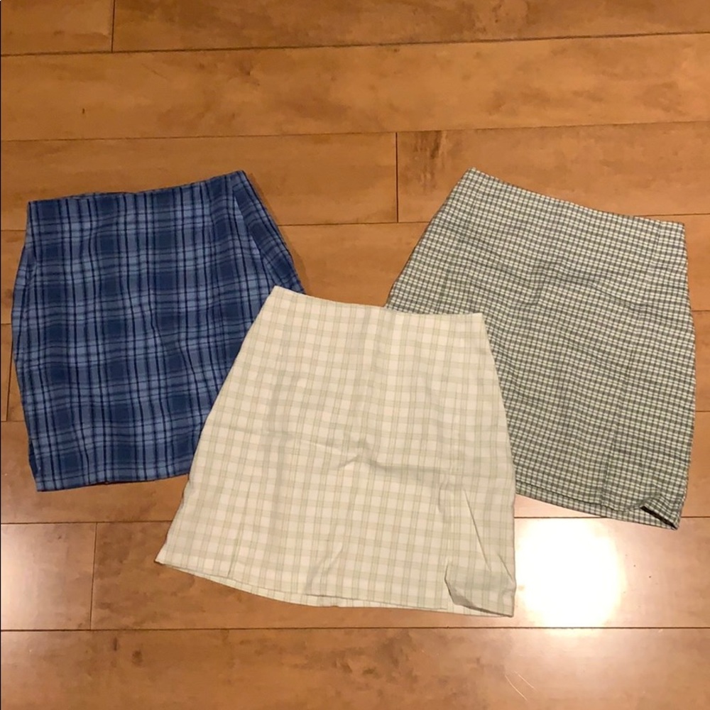 BUNDLE OF THREE CARA BRANDY MELVILLE SKIRTS💙💚🤍